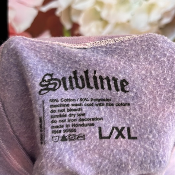 fits oversized. worn twice. FINAL SALE - Picture 3 of 3